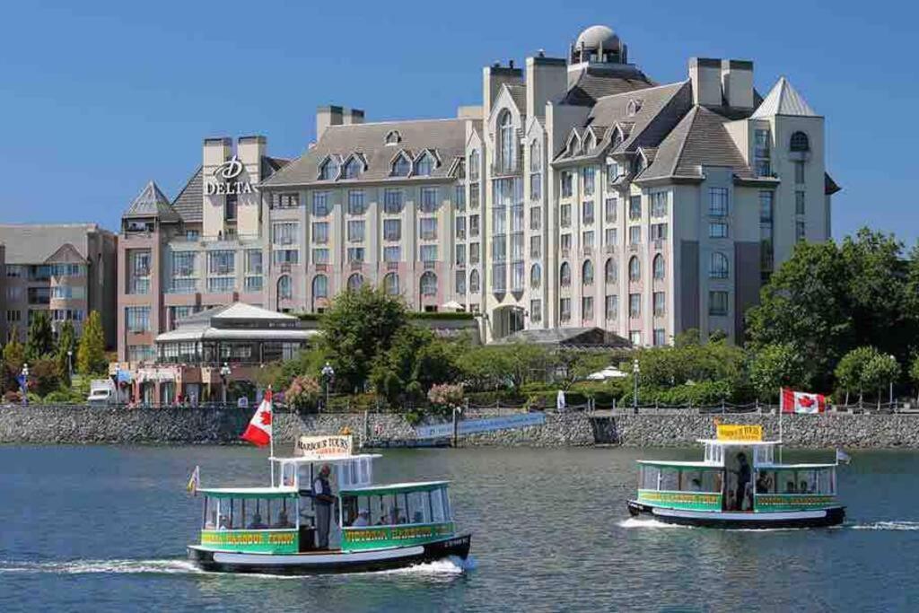 Amazing Location 2 Bedroom Minutes From Downtown Victoria Exterior photo